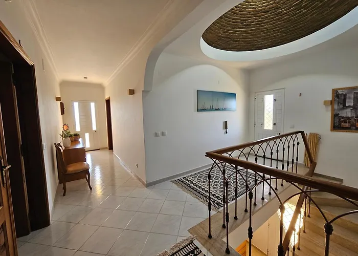 Casa Oliveiras - Piscina Privada, Jardim, Perto Da Villa